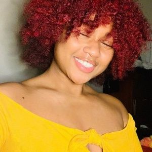 Meet your Posher, Simone